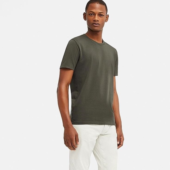 uniqlo logo shirt